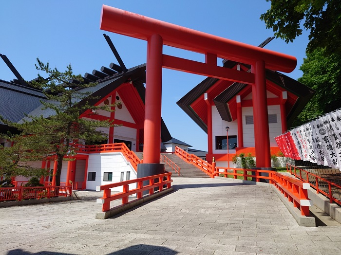 宝徳山稲荷大社本殿