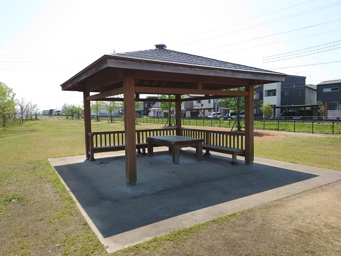 稲保里山公園ベンチ